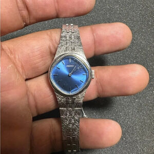 Vintage Seiko Ladies Watch Mechanical Wind Up Silver Tone Blue Dial Working